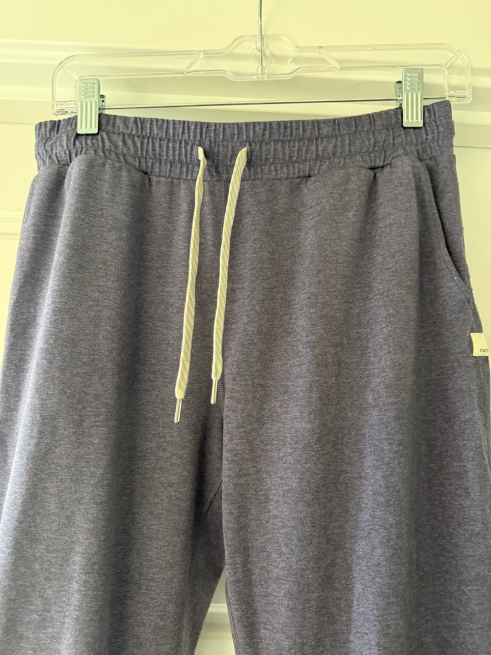 Vuori performance joggers. Women’s size 8 - Picture 3 of 8